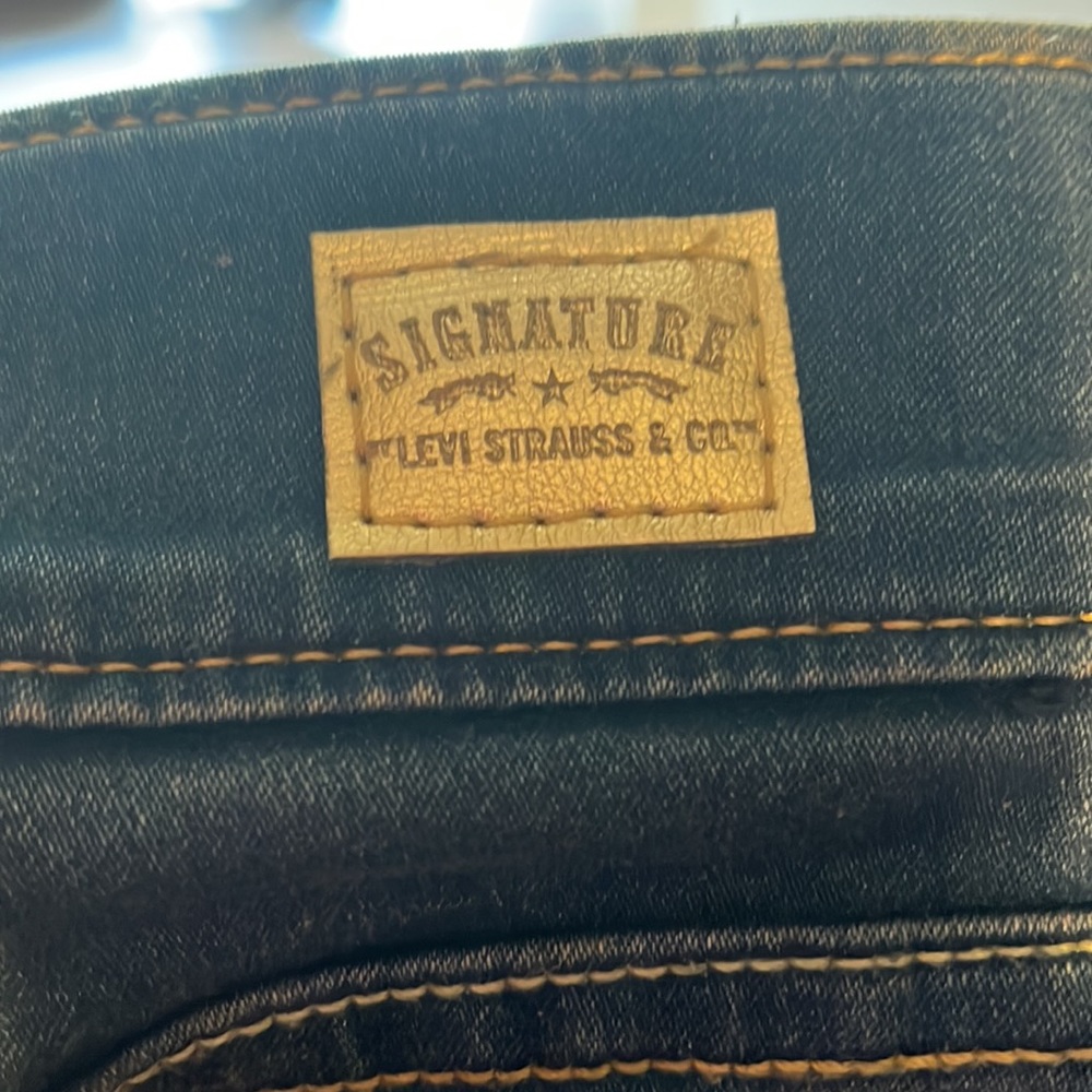 Signature by Levi Strauss & Co. Gold Label Totally Shaping Pull-on Skinny Jeans - Picture 5 of 6
